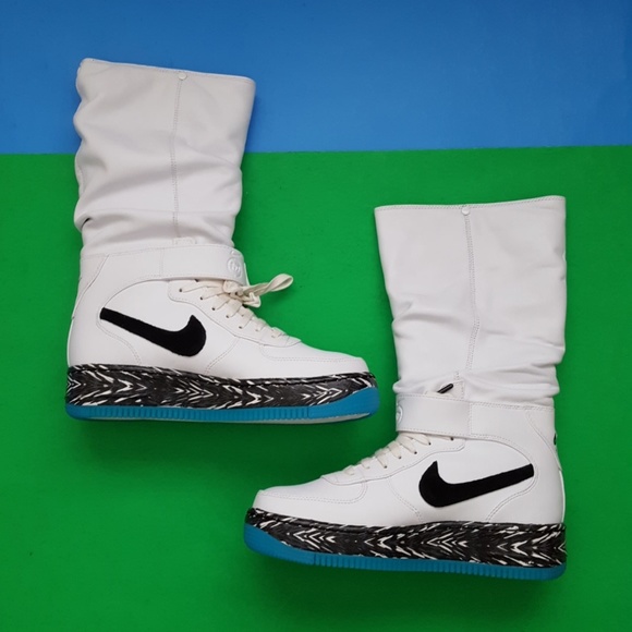 nike sneaker boots womens